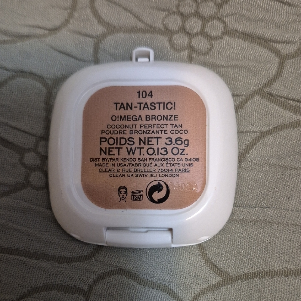 Marc Jacobs Sleek White Compact - Picture 5 of 7